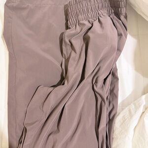 Vuori Wide-Leg Pants in Dusty Mauve
Villa wide leg